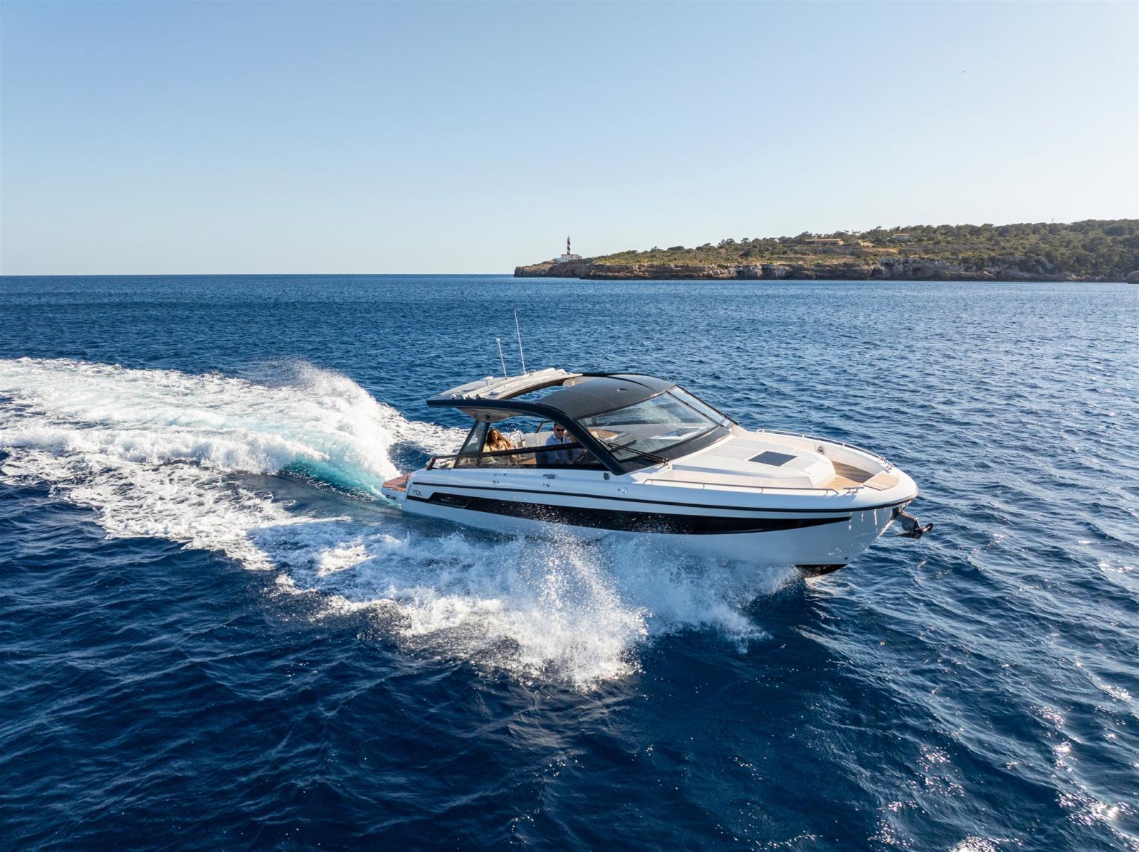 bavaria yachts Vida 33 hard top