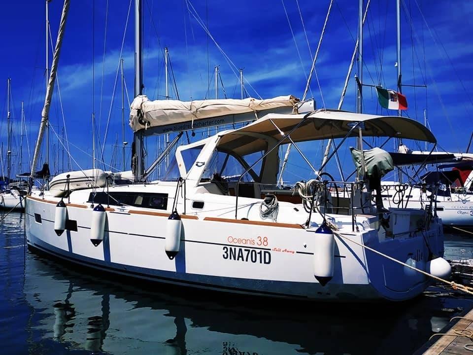 beneteau Oceanis 38