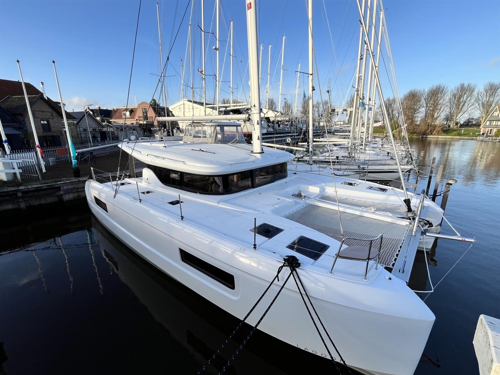 lagoon 43