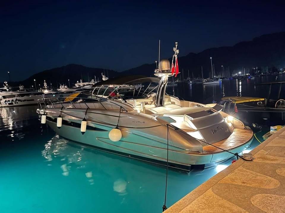riva 52 rivale