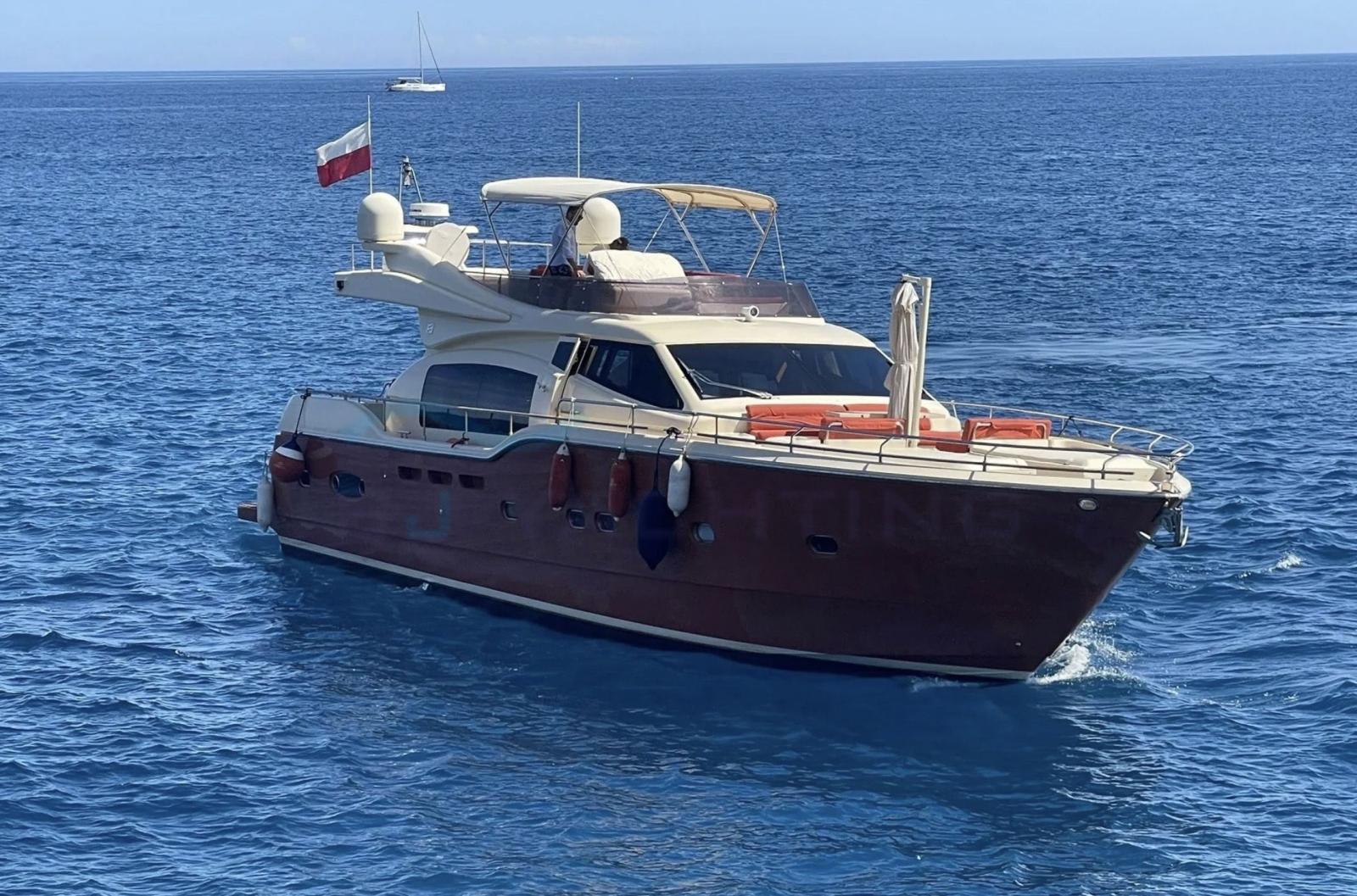 ferretti yachts Altura 690