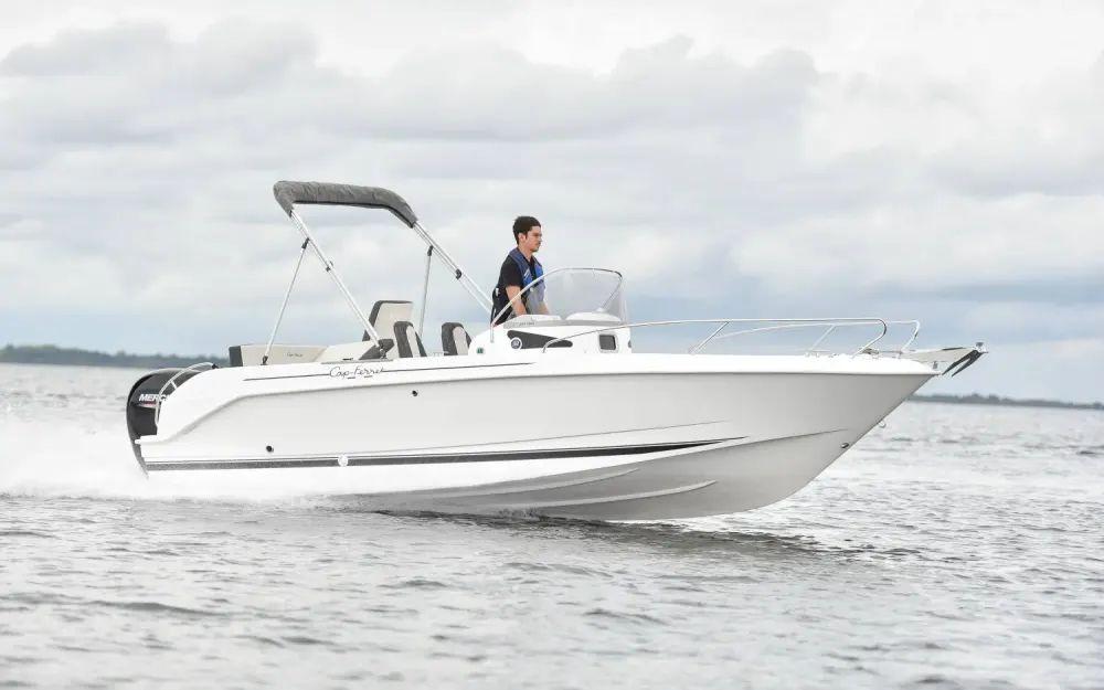 b2 marine Cap ferret 652