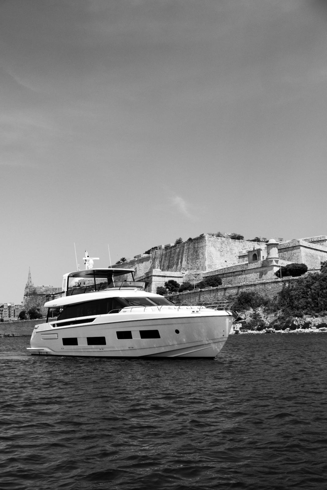 azimut 82 fly