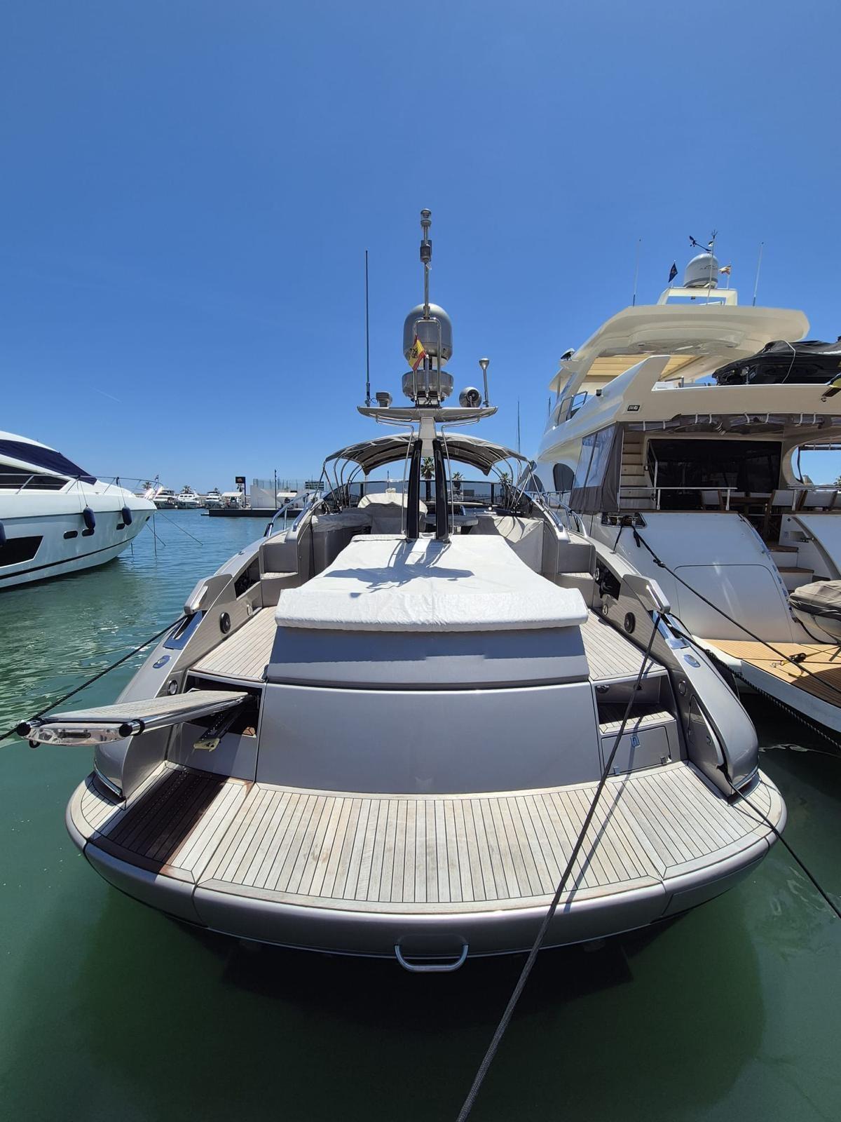 riva 52 rivale