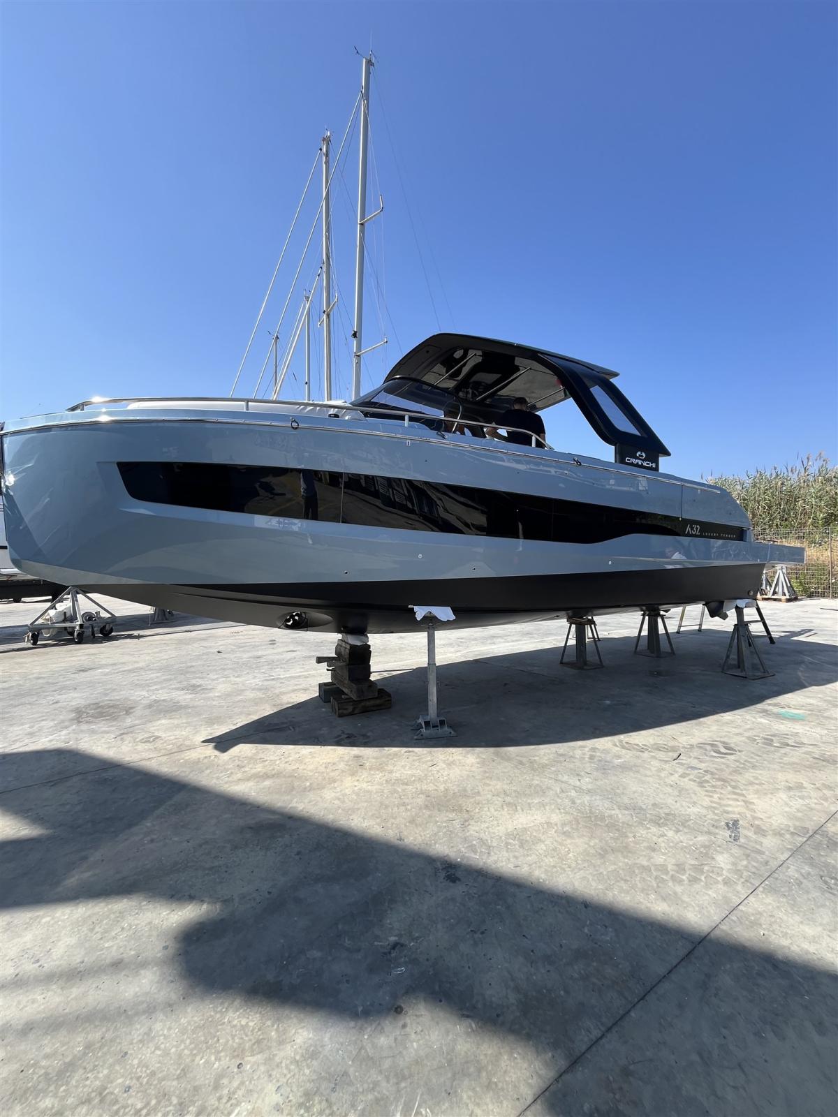 cranchi A 32 luxury tender