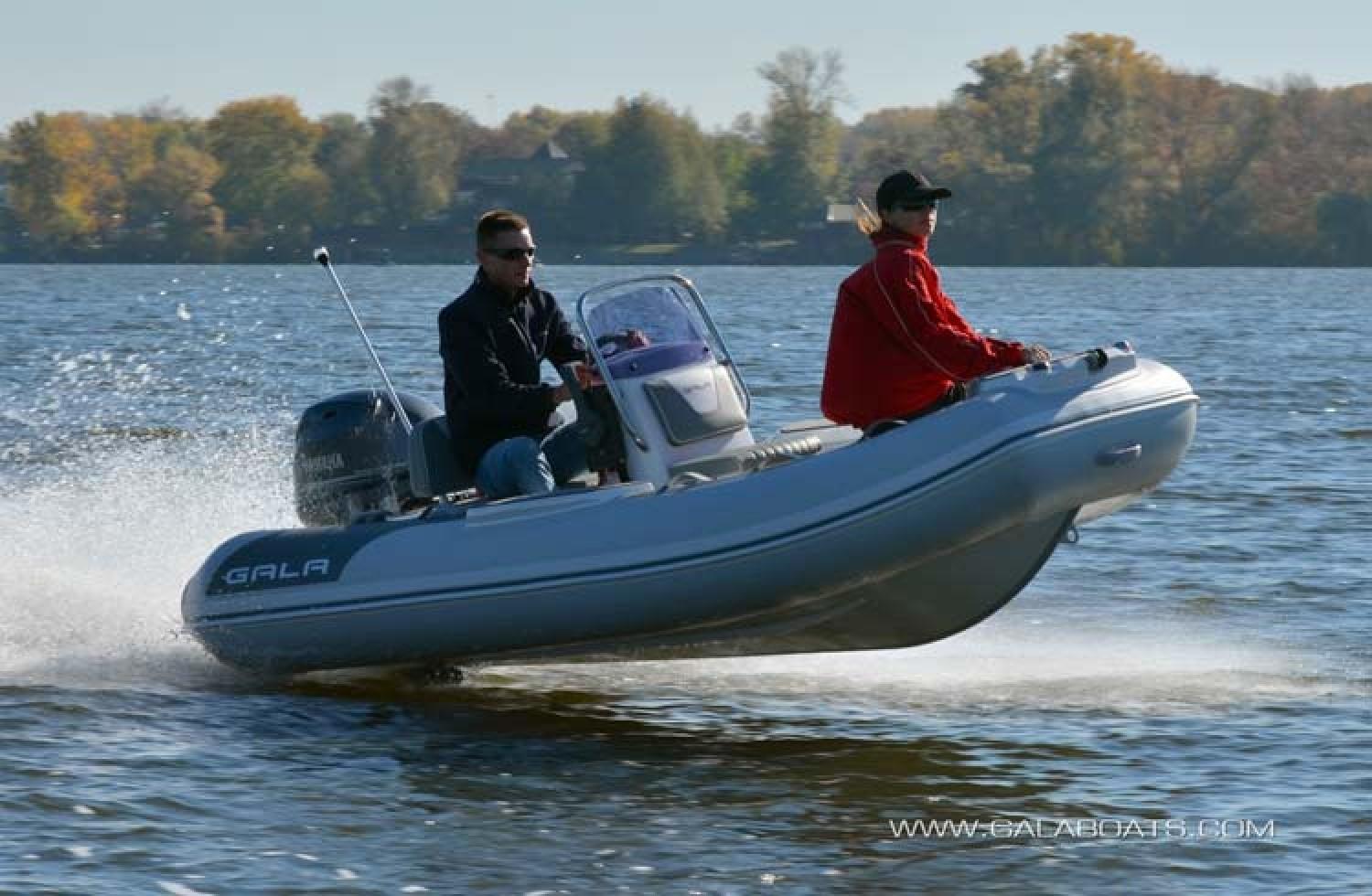 gala boats V330
