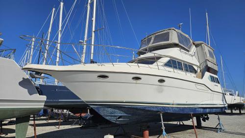 Cruisers yachts 3850 aft