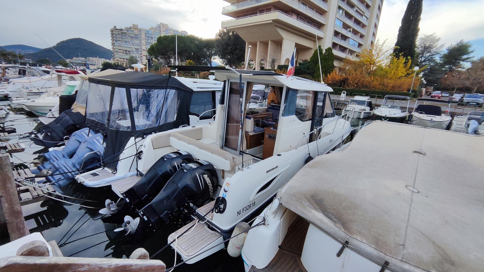 quicksilver Activ 855 cruiser
