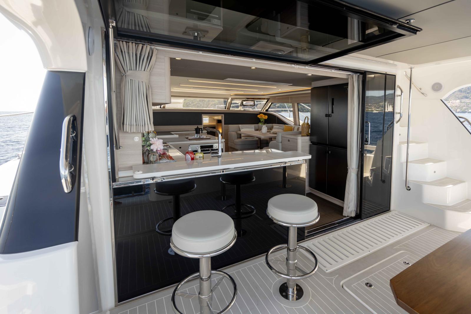 aquila 46 yacht