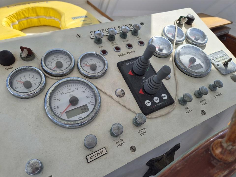 huckins Corinthian 52