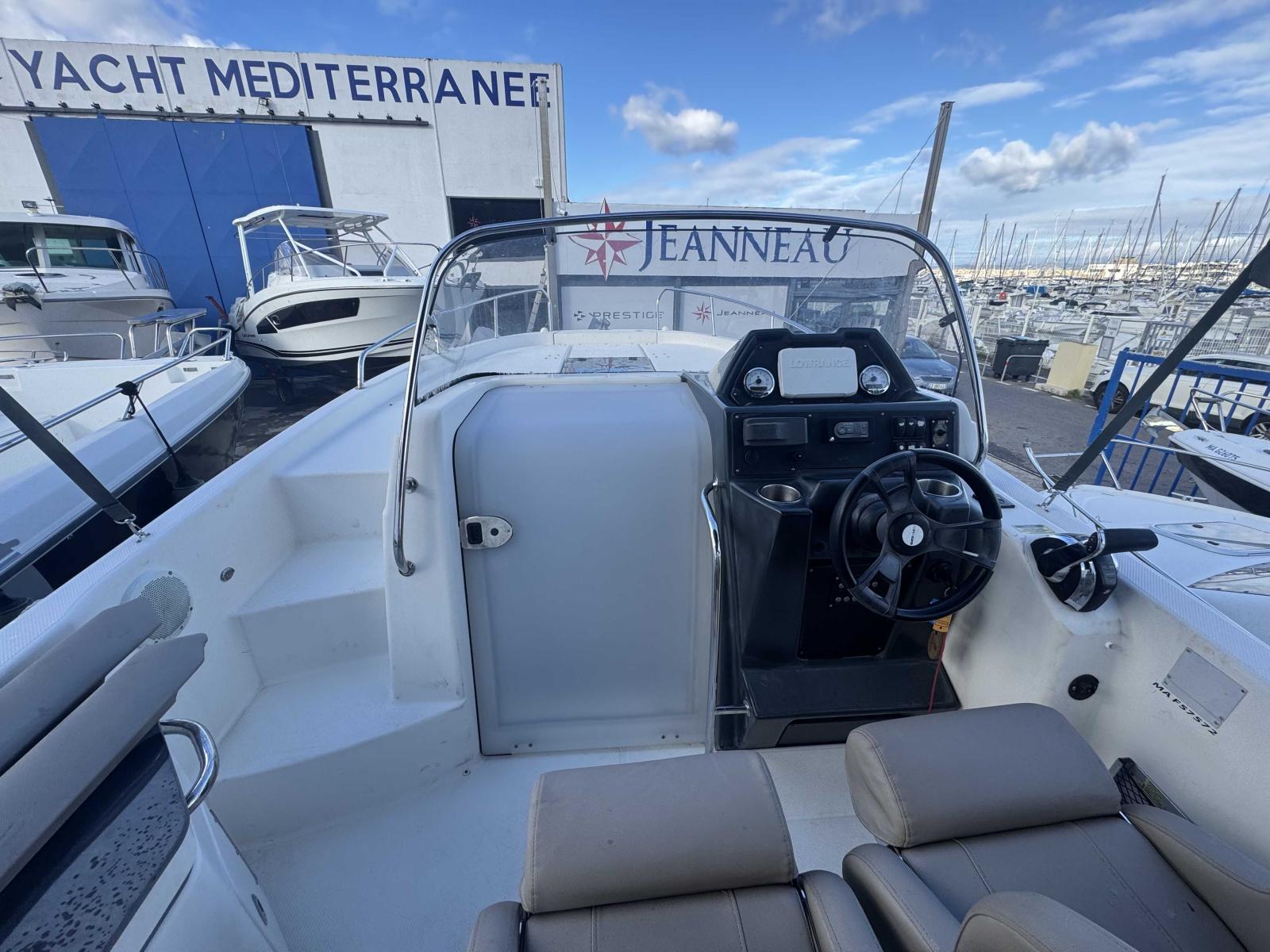 quicksilver 755 sundeck activ