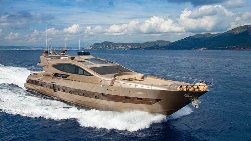 Cerri cantieri navali 102 flying sport