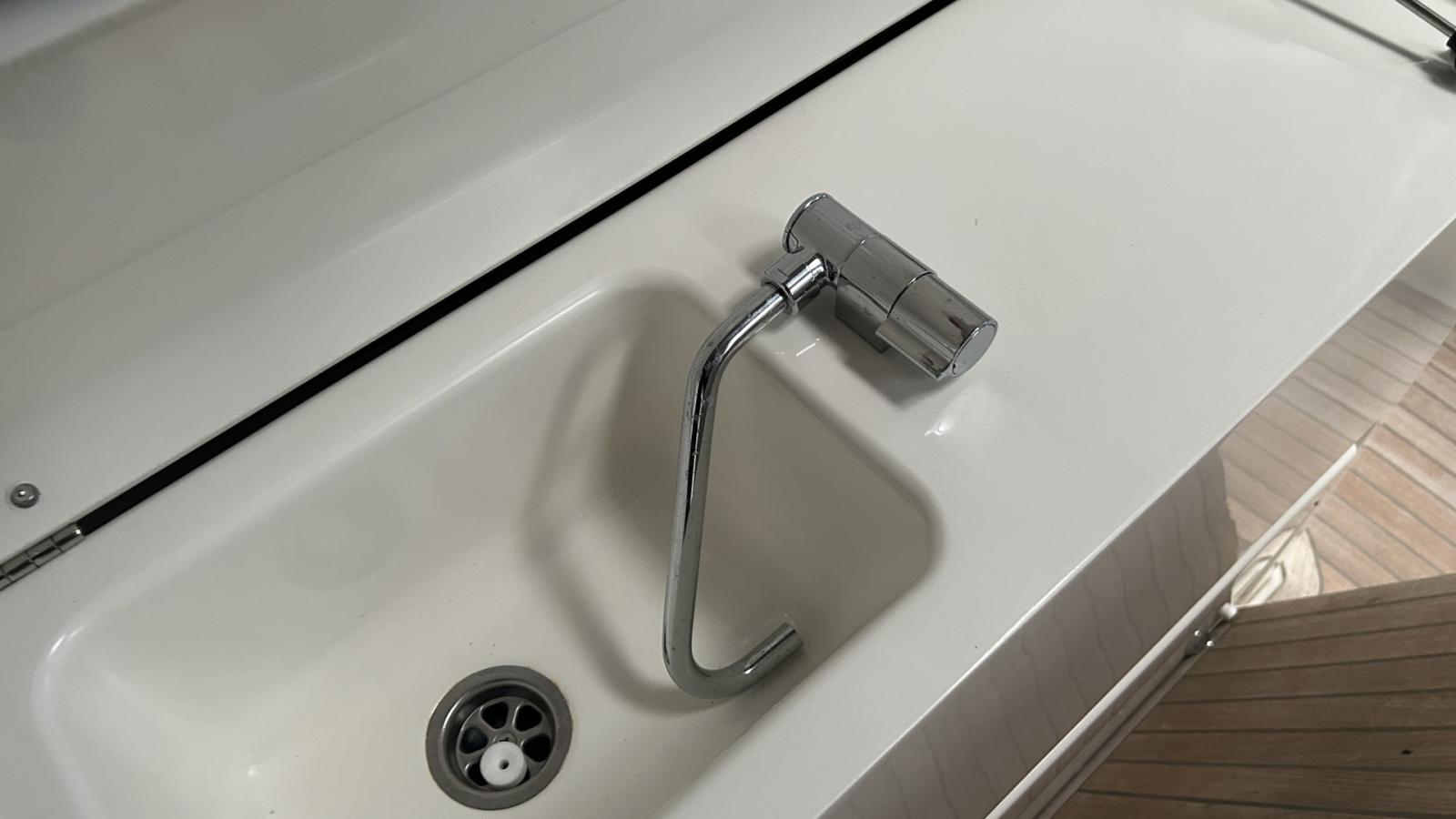 white shark 280 cc evo