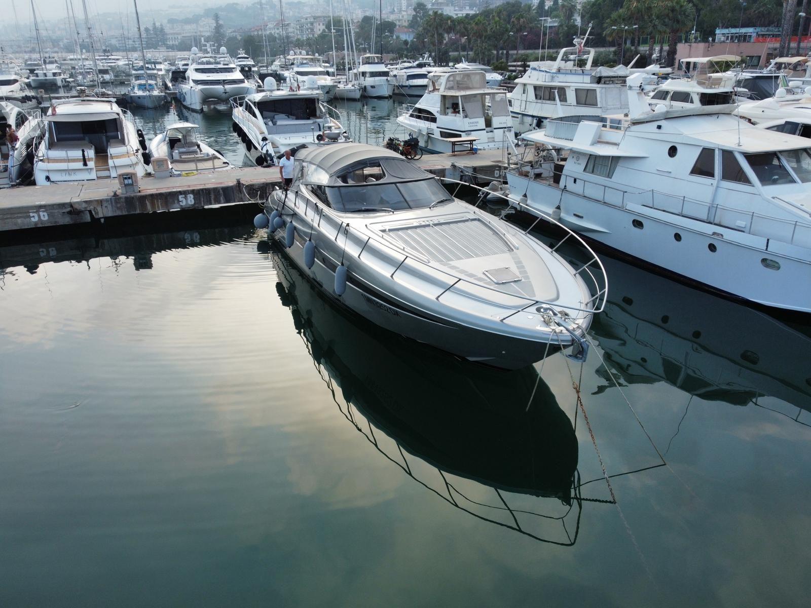 riva 52 rivale