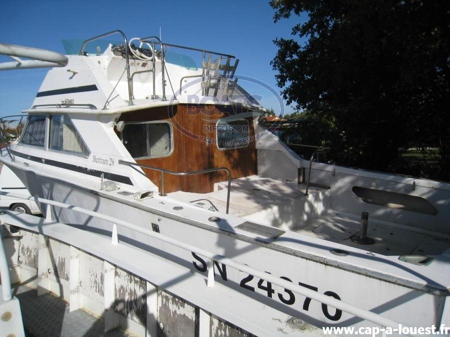 bertram Bertram 28 fly