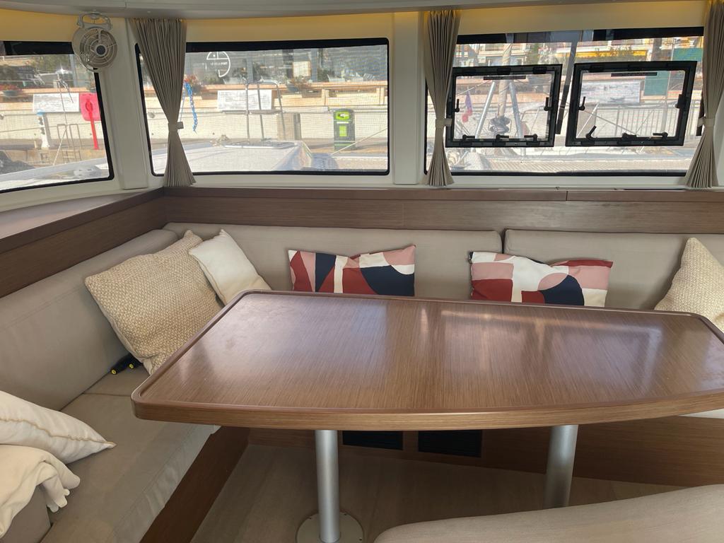 lagoon 42