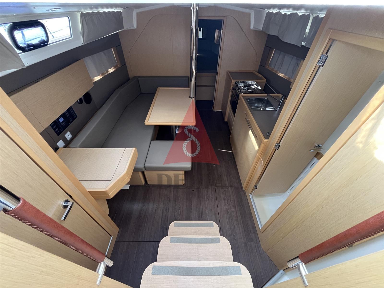 beneteau Oceanis 38