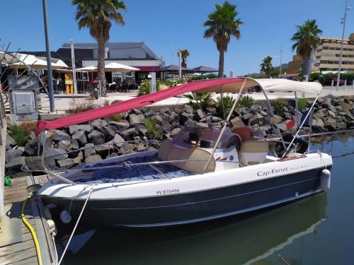 B2 marine cap ferret 502 open