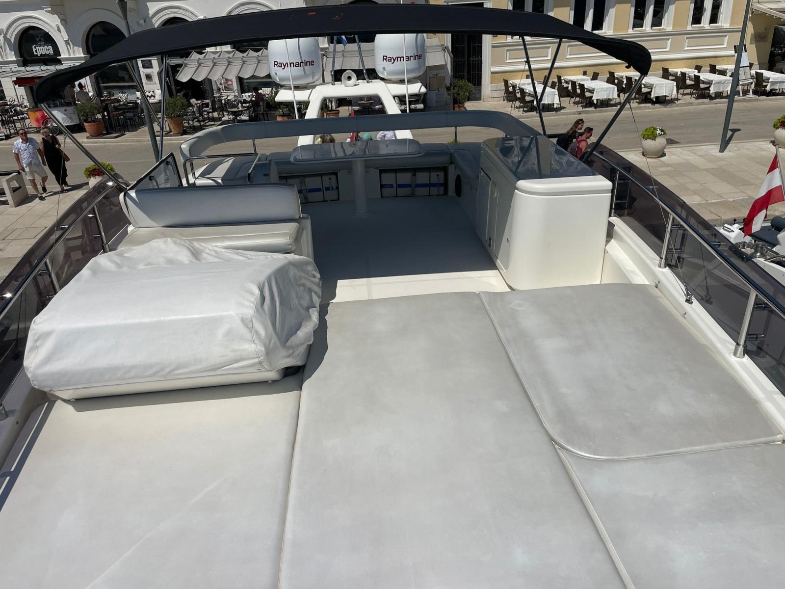 ferretti yachts 592