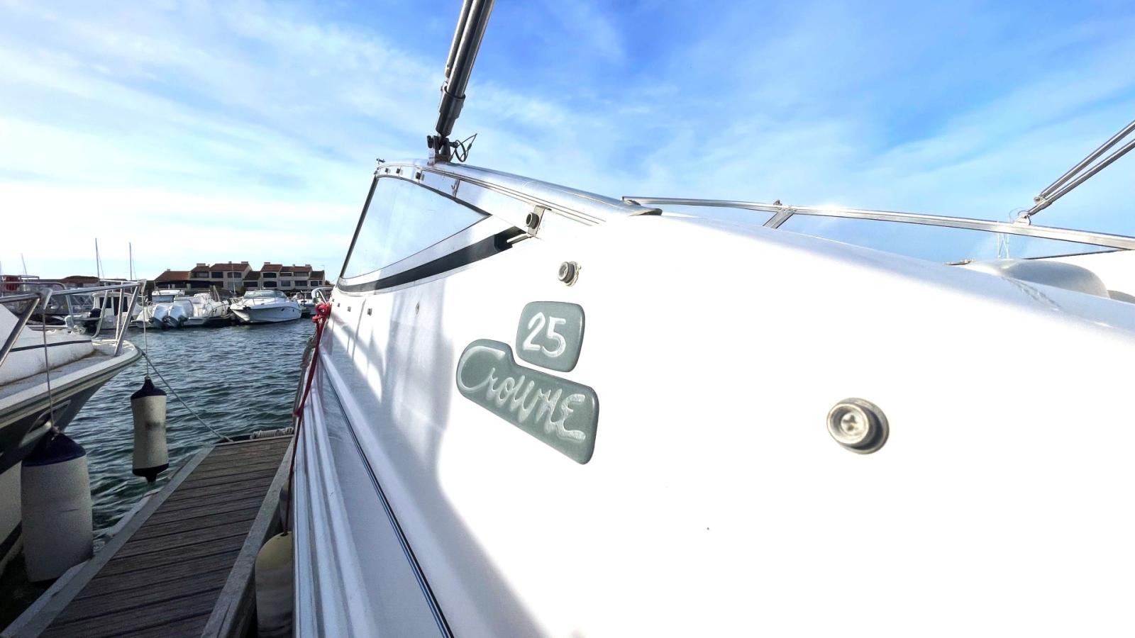 chris craft Crowne 25