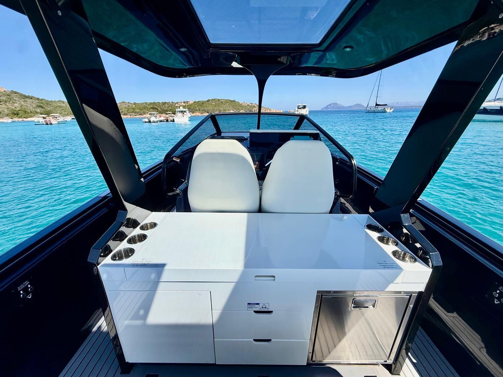 virtue yachts V10 top