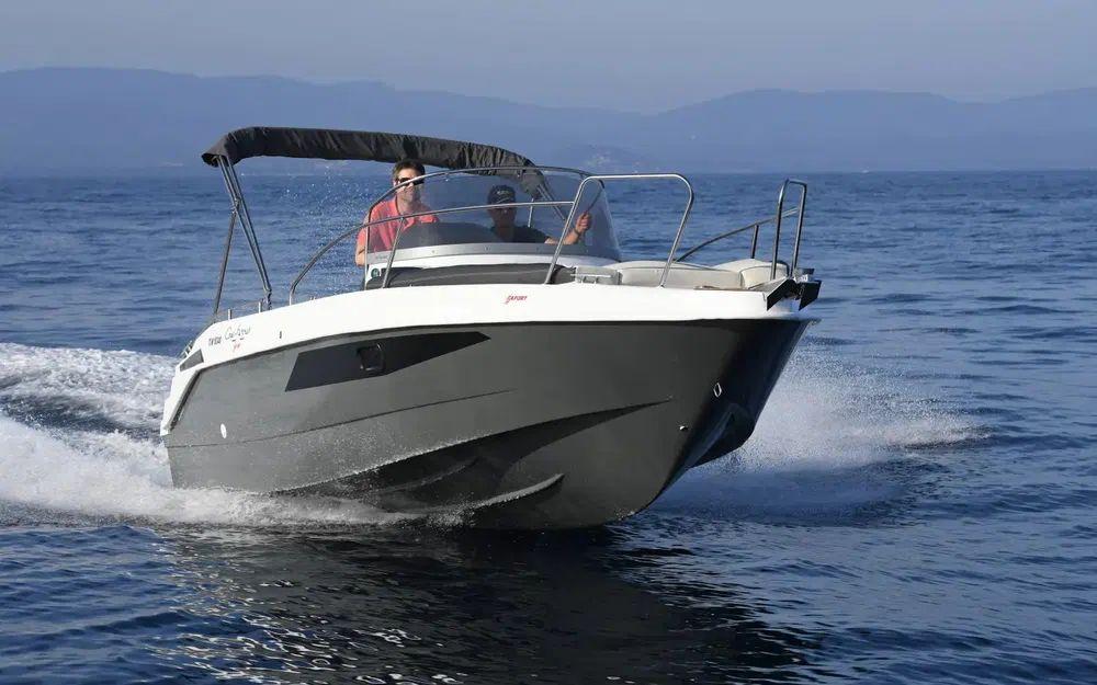 b2 marine Cap ferret 702