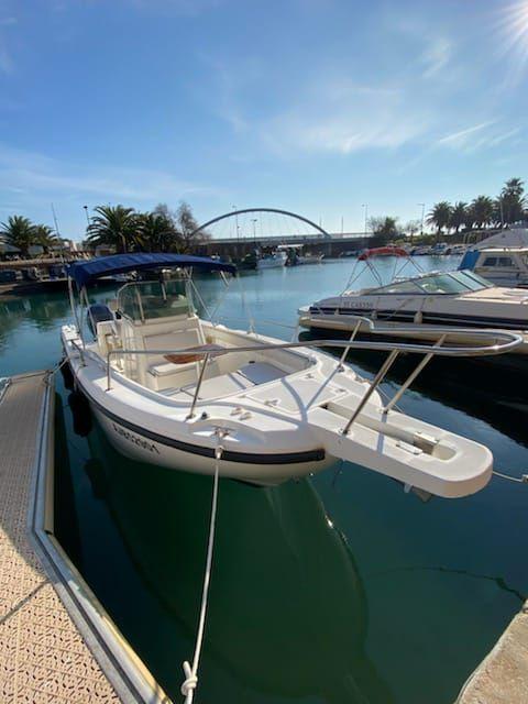 boston whaler 26' outrage
