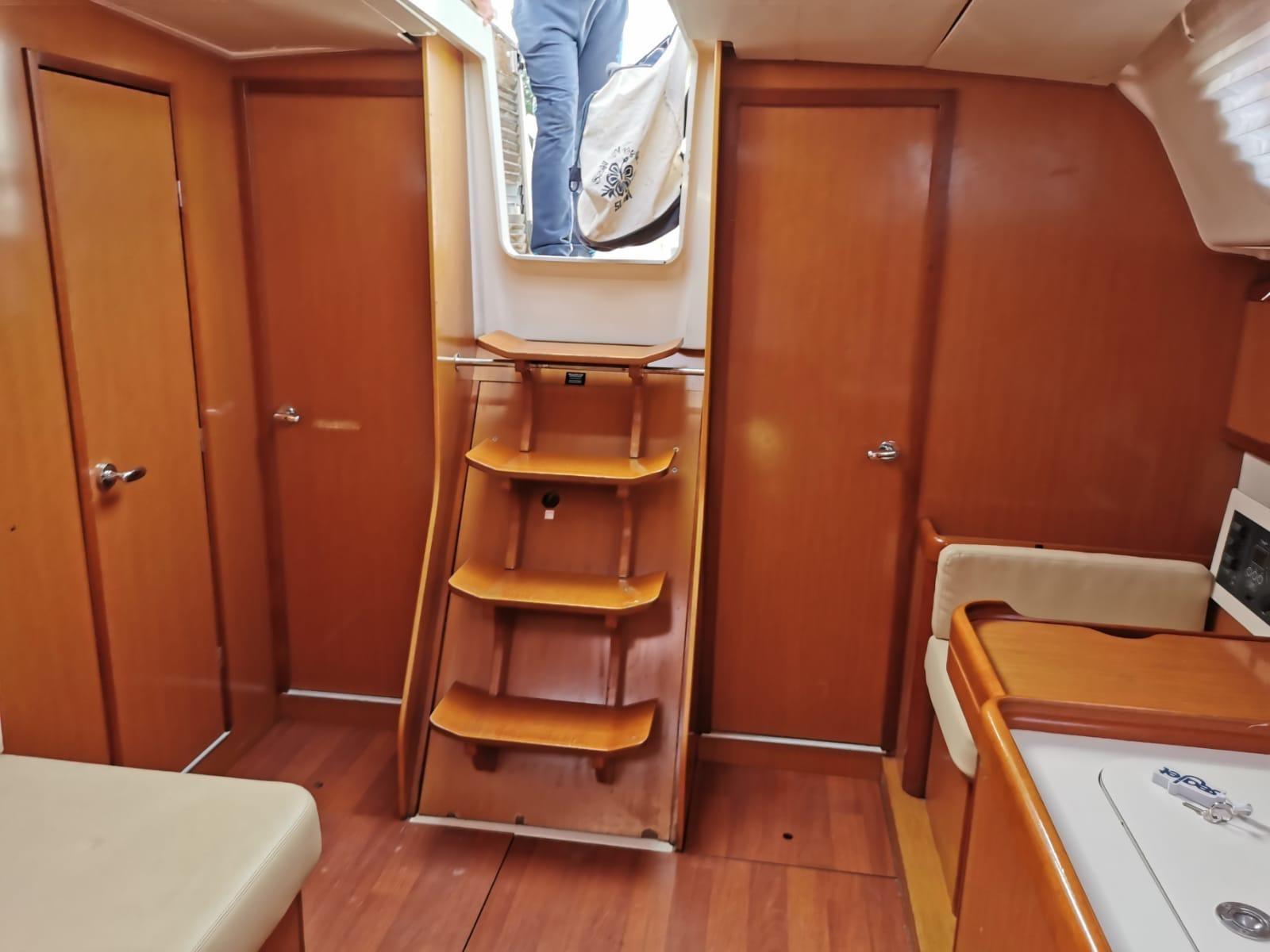 beneteau Oceanis 43