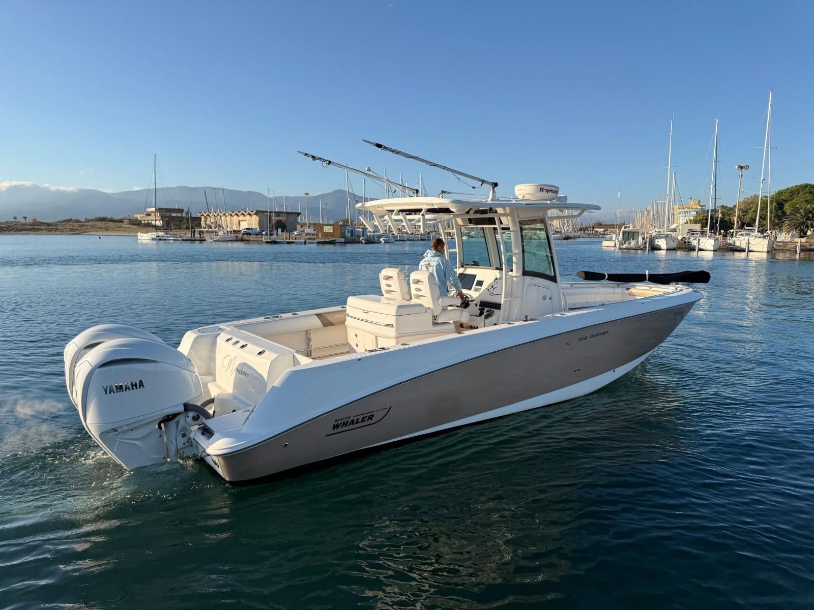 boston whaler 320 outrage