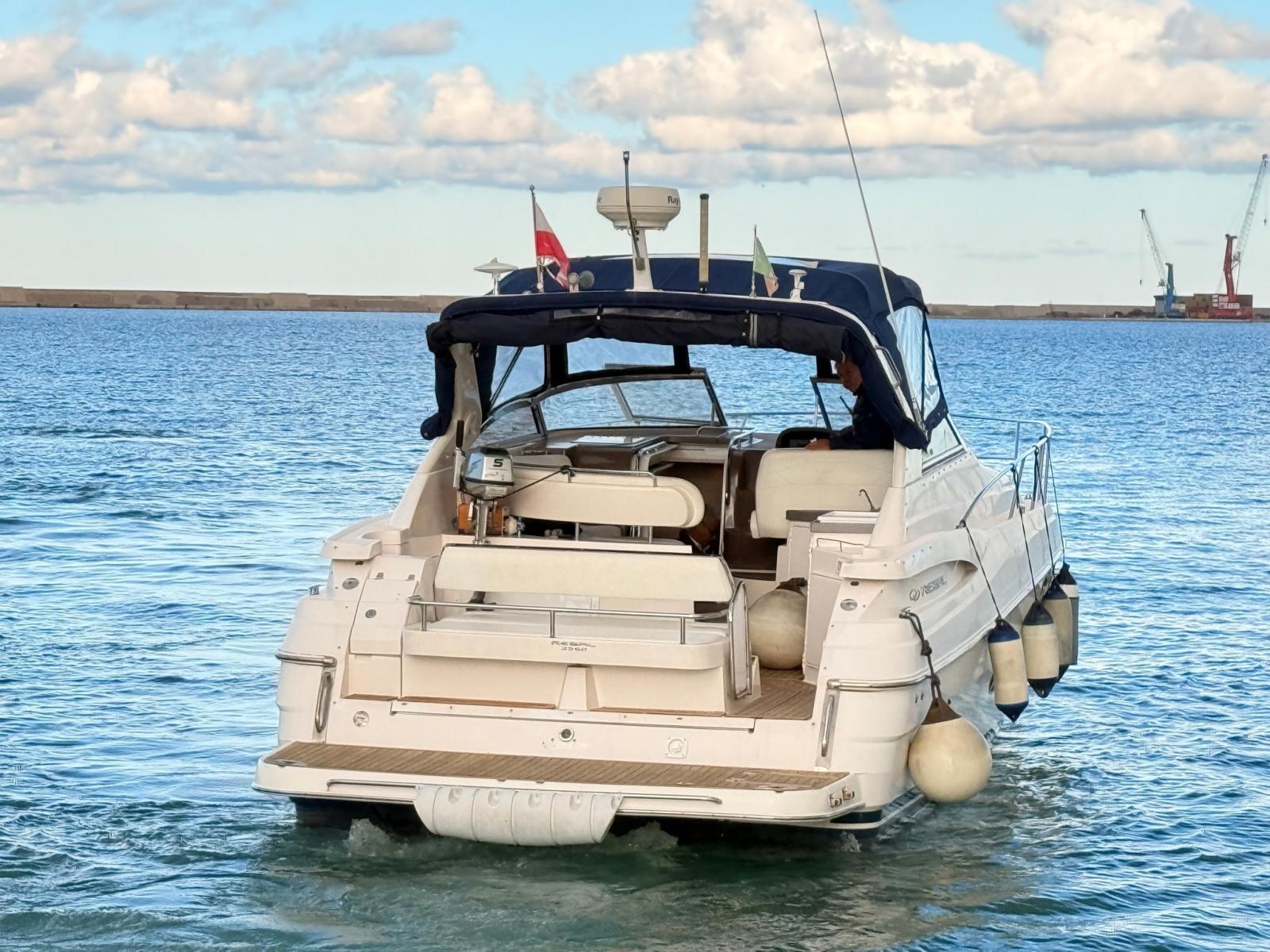 regal marine Commodore 3560