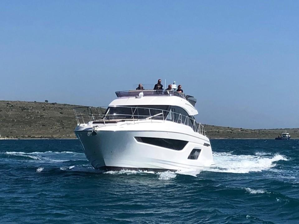 bavaria yachts R55 fly