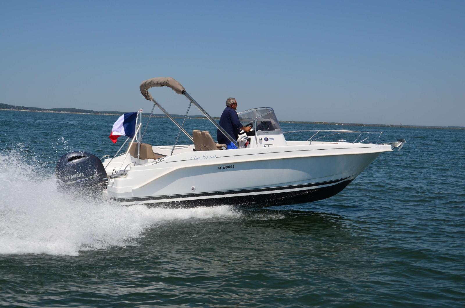 b2 marine Cap ferret 702 open