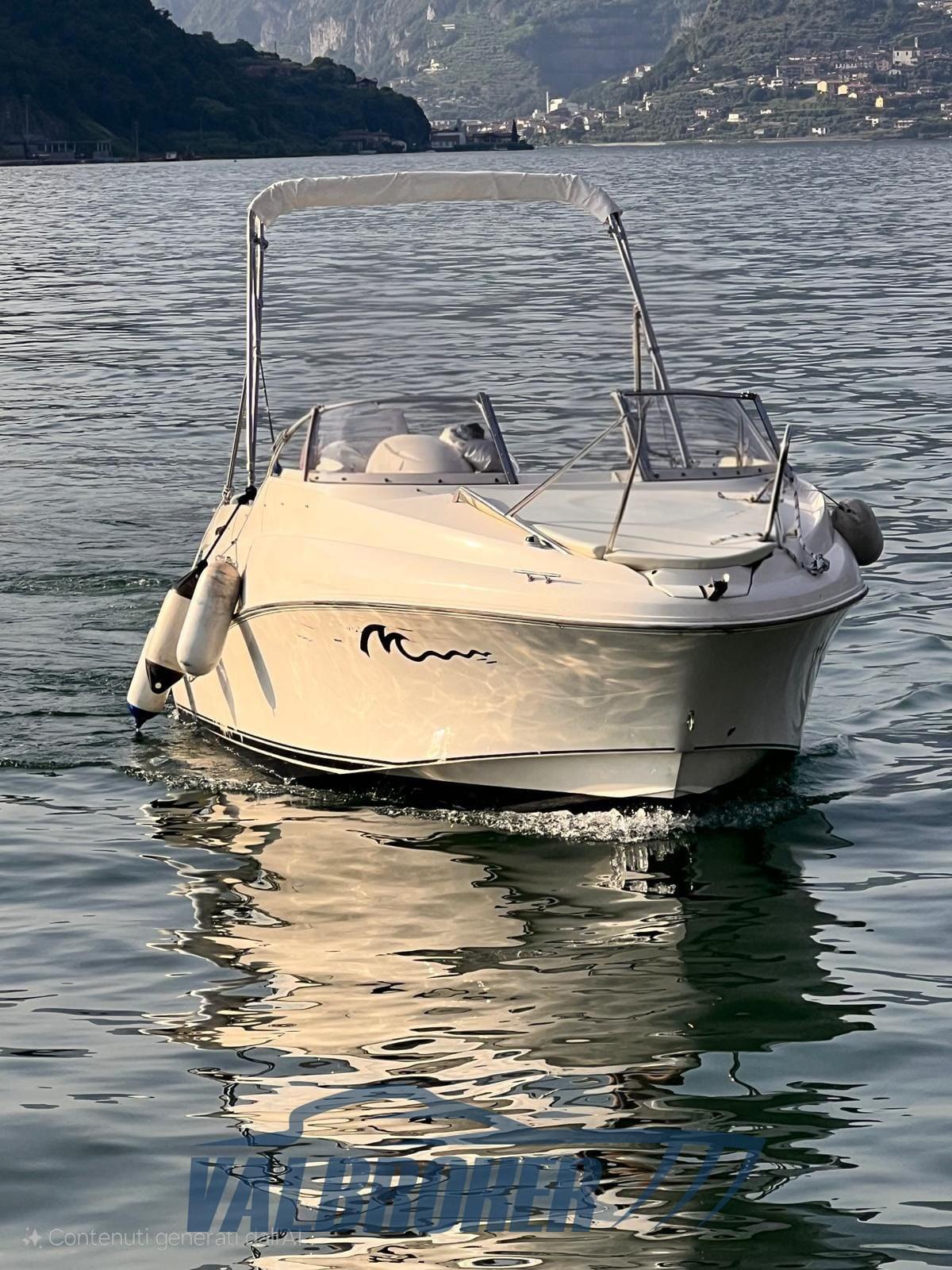 quicksilver Activ 640 cabin
