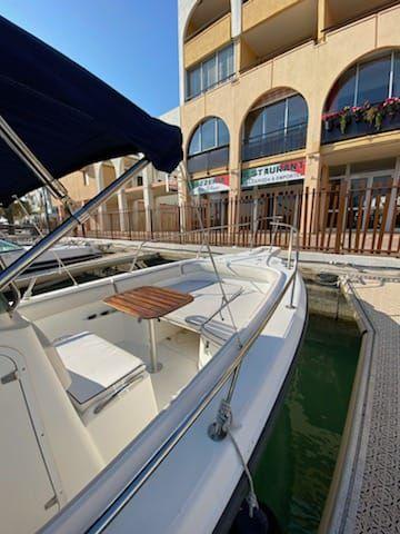 boston whaler 26' outrage