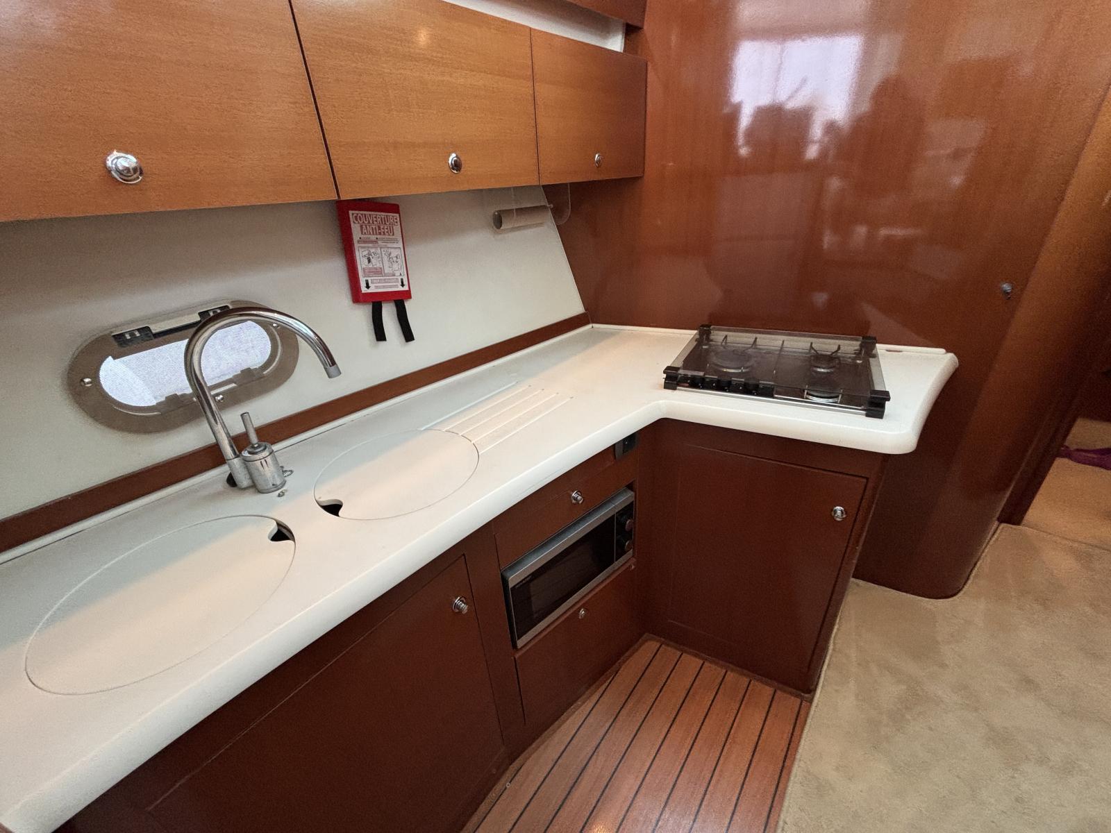 jeanneau Prestige 42 fly