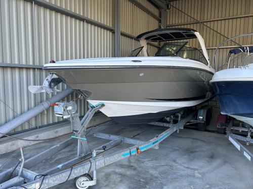 Sea ray 270 slx