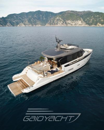 Azimut seadeck 7