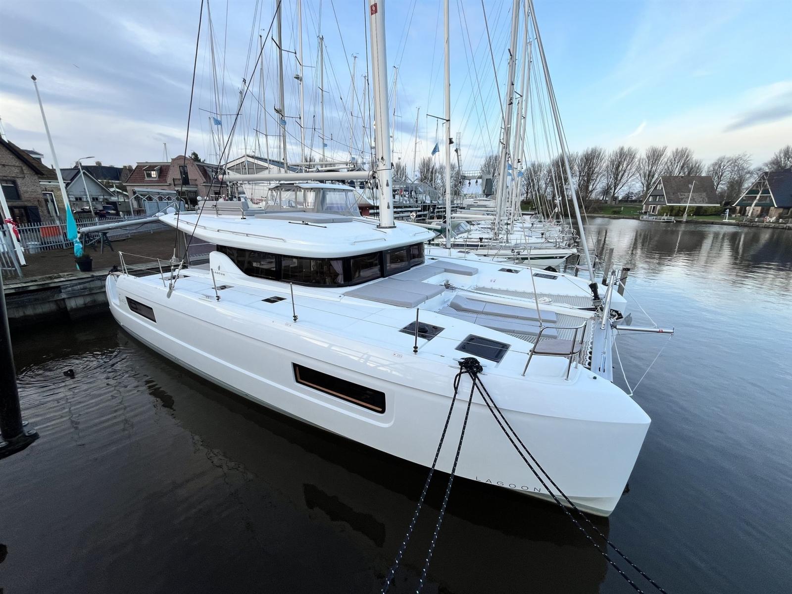 lagoon 43