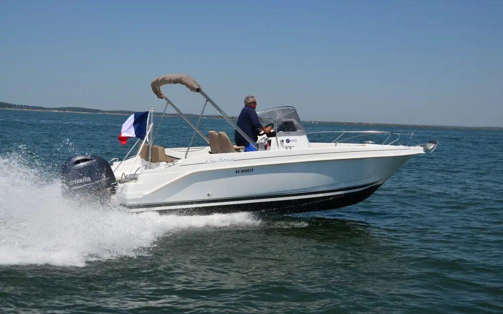 b2 marine Cap ferret 702