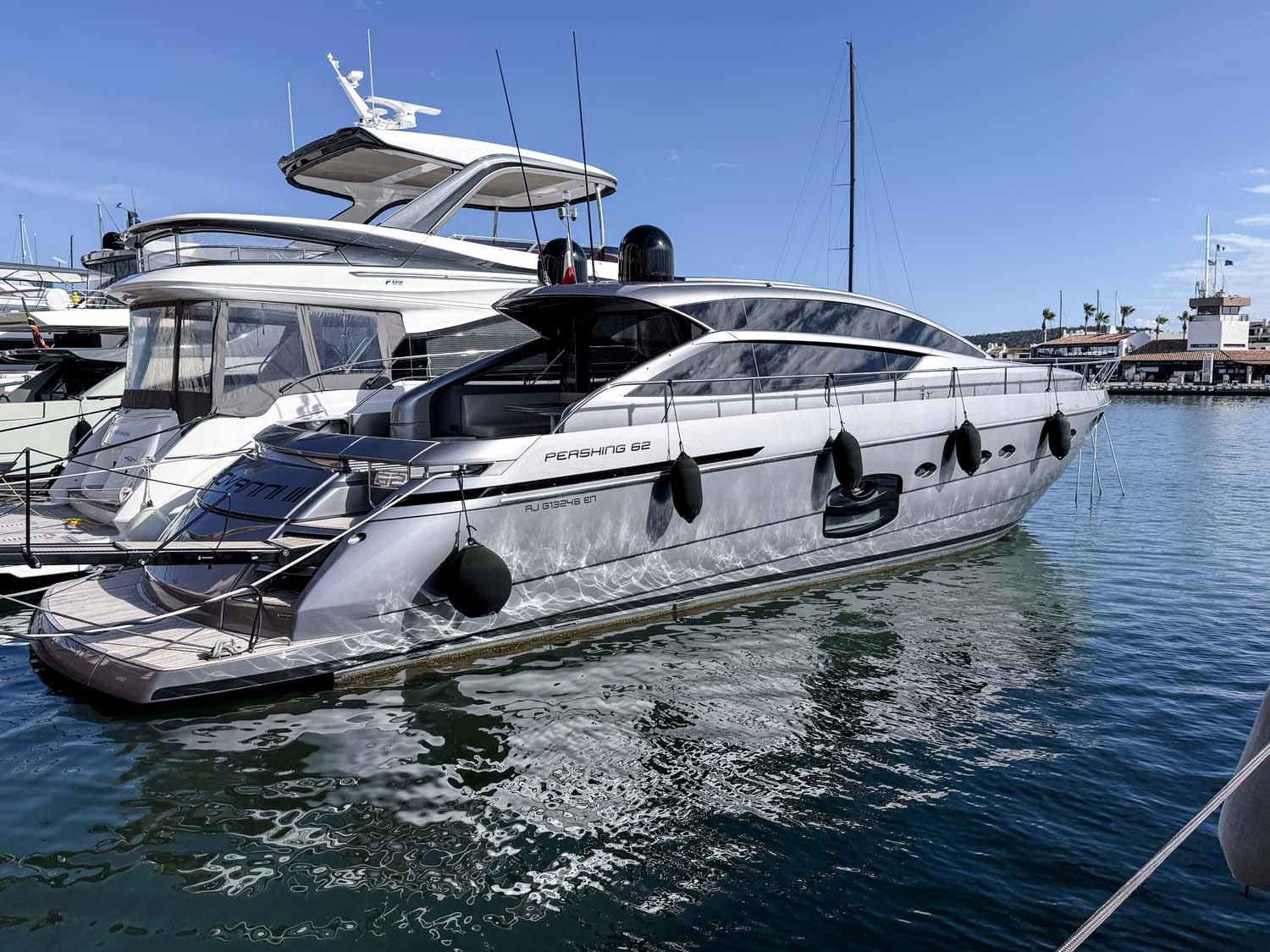 pershing 62