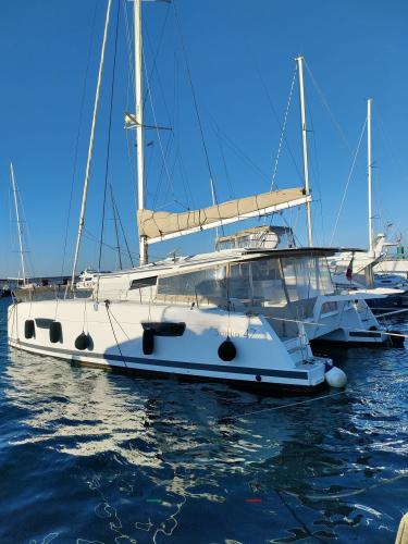 Fountaine pajot saona 47