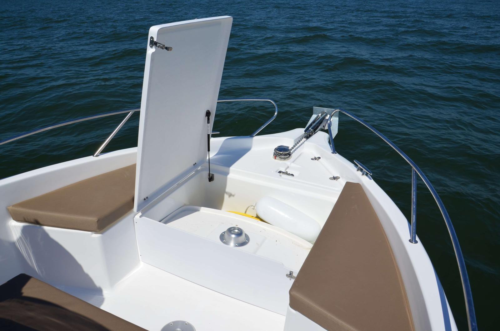 b2 marine Cap ferret 702 open