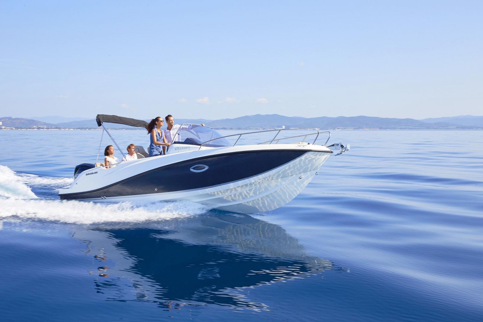 quicksilver Activ 675 sundeck