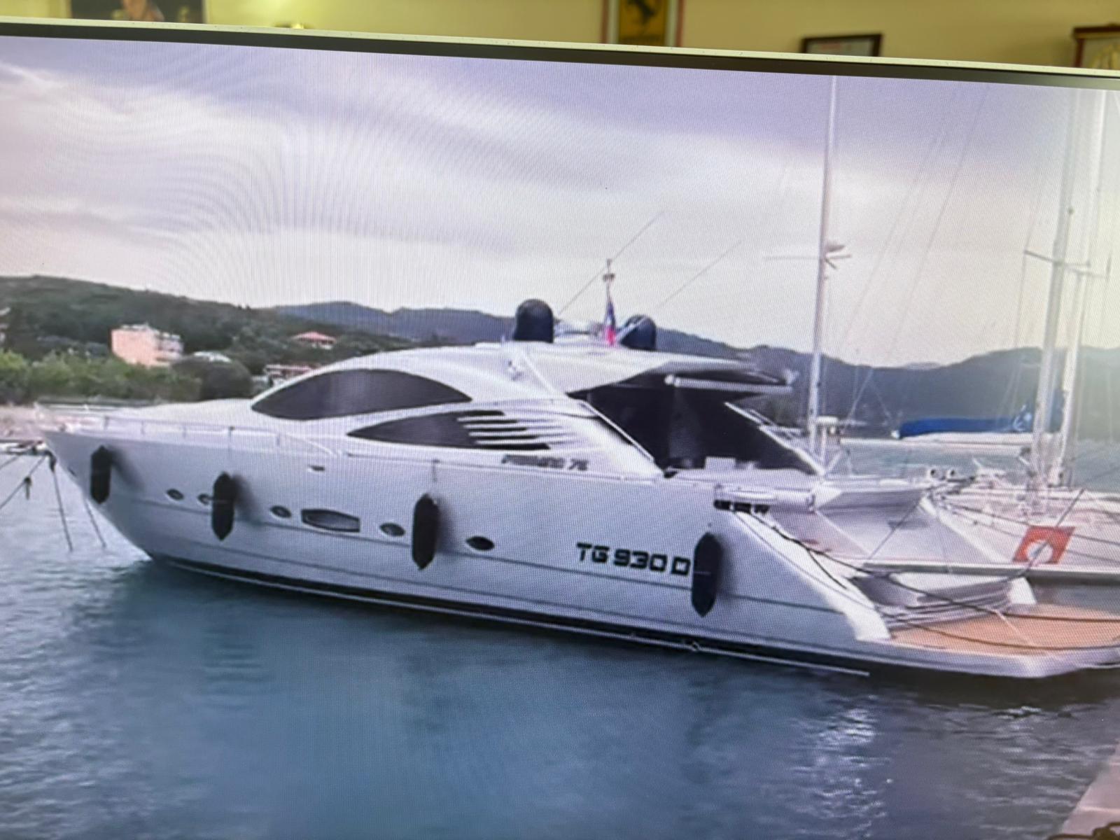 pershing 76