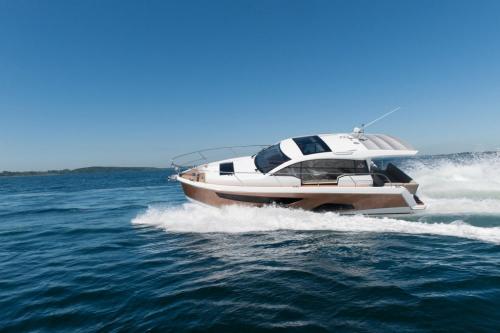 Sealine c335