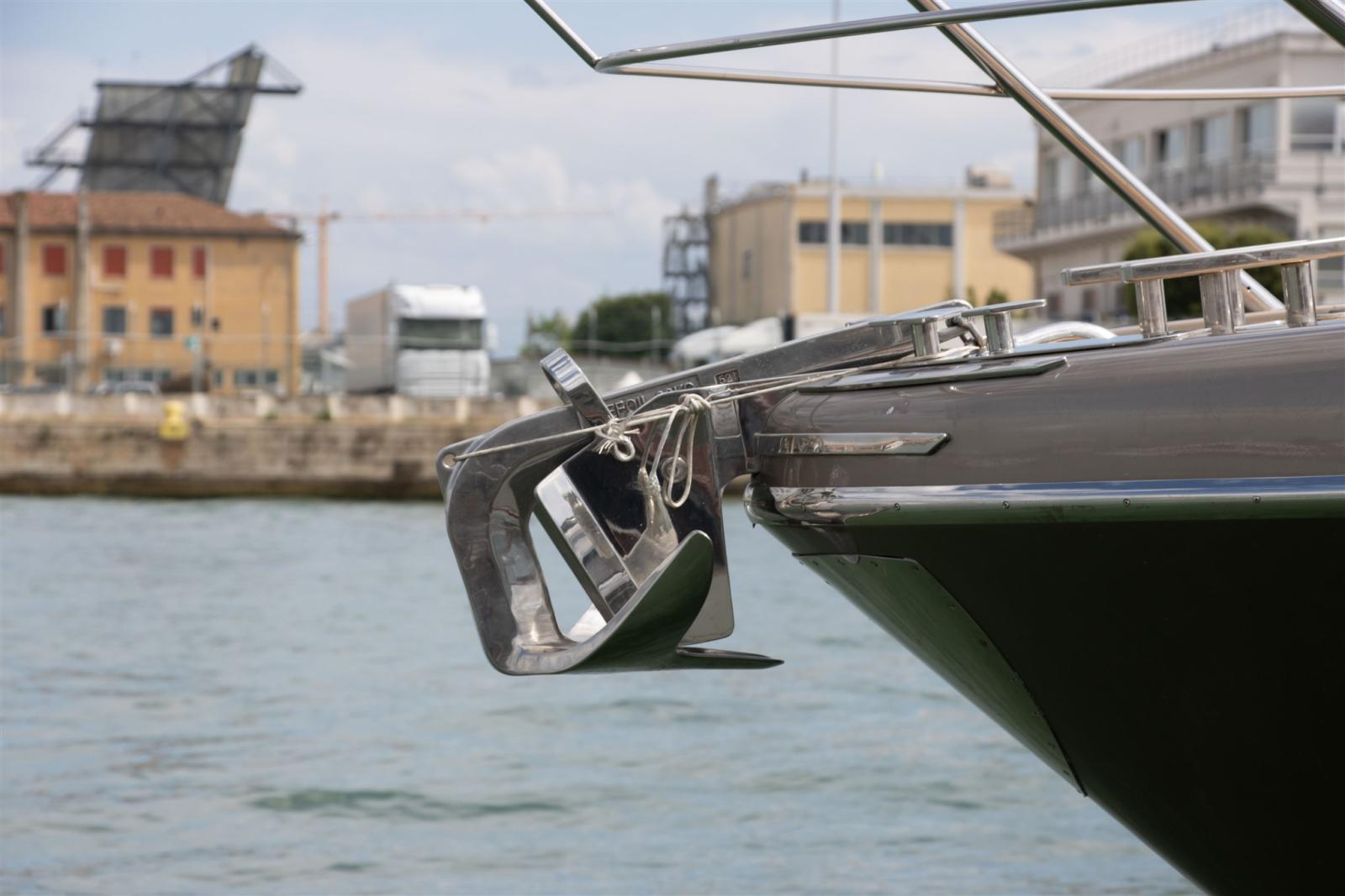 riva 52 rivale