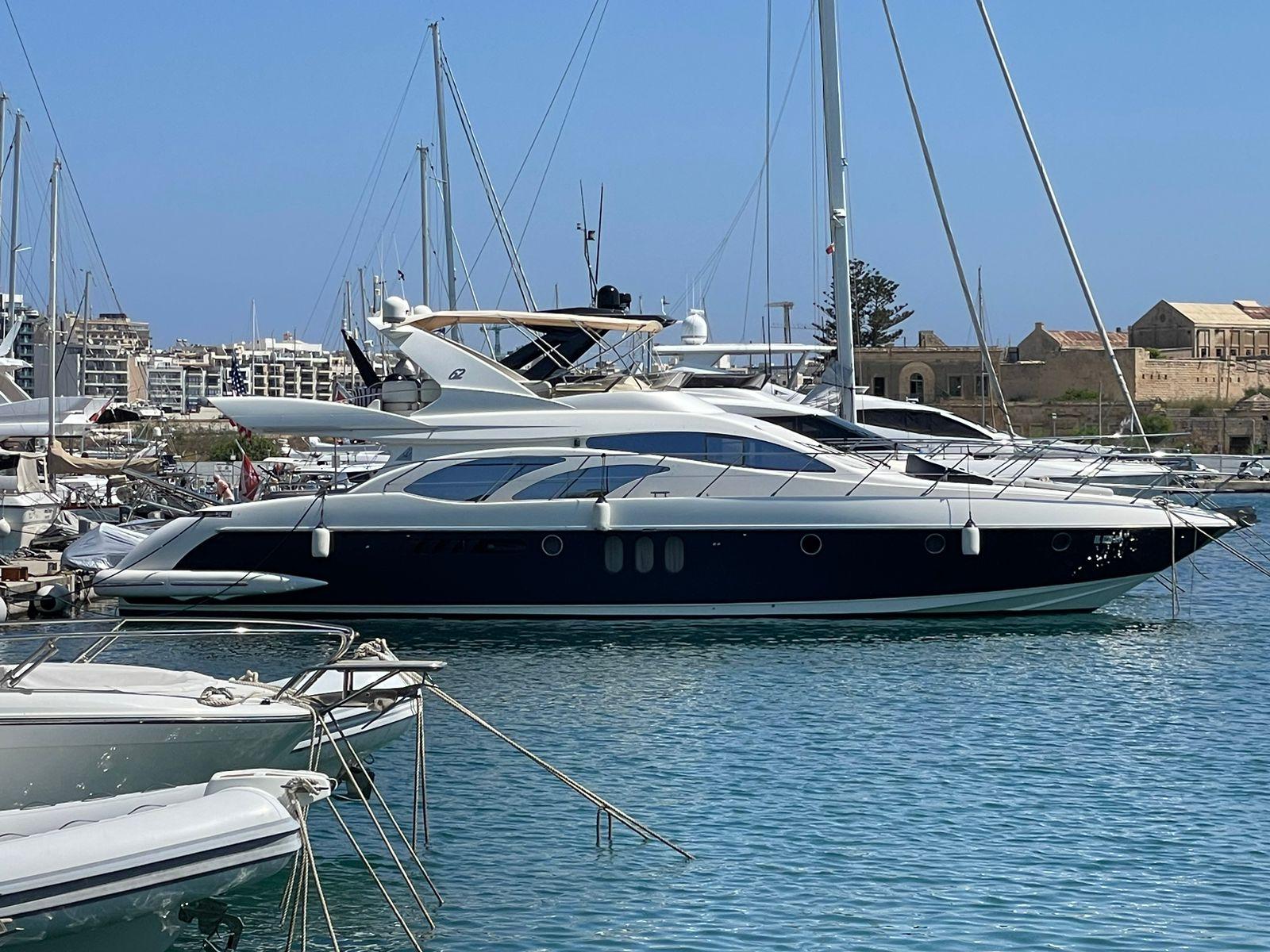 azimut 62