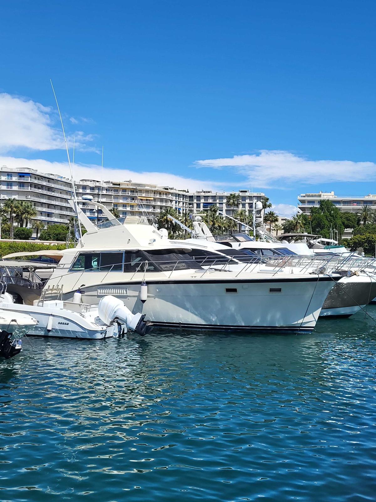 hatteras yacht Hatteras 46