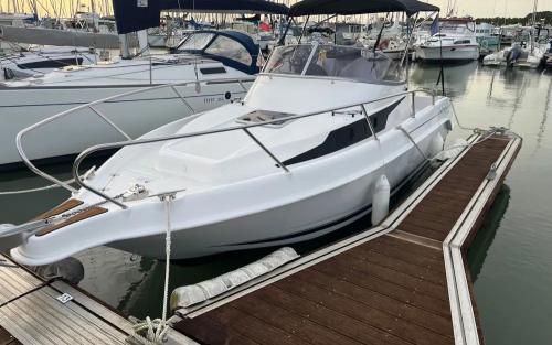 B2 marine cap ferret 752 cruiser