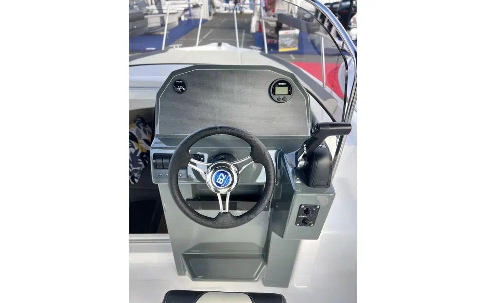 b2 marine Cap ferret 702